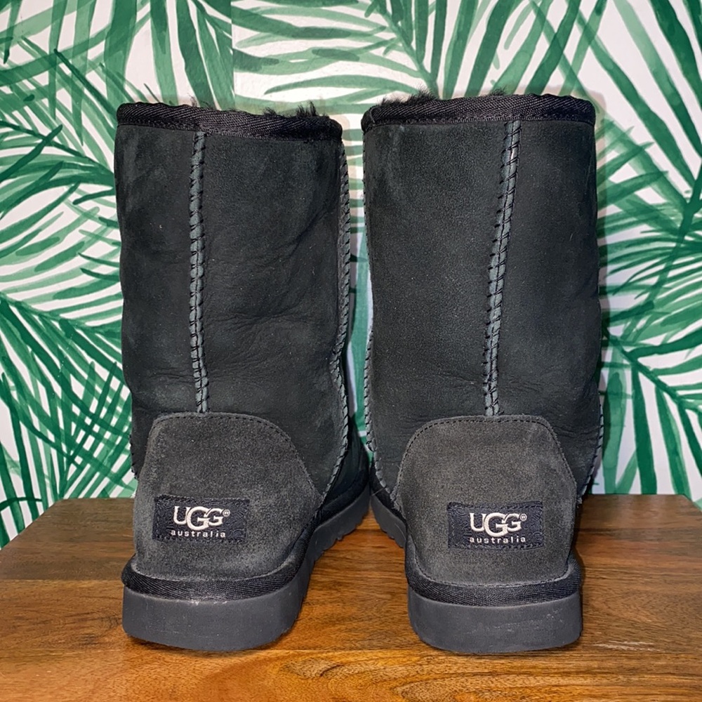 UGG 5825 Black Classic Short Sheepskin Boots Women’s 7 - Picture 5 of 10